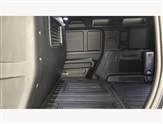 Land Rover Defender Image 4