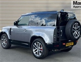 Land Rover Defender Image 5
