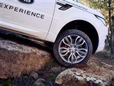 Land Rover Range Rover Velar Image 6