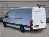 Mercedes-Benz Sprinter Image 2