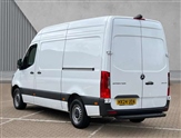 Mercedes-Benz Sprinter Image 2