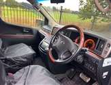 Nissan Elgrand Image 2