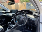 Peugeot 208 Image 6