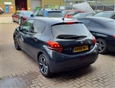 Peugeot 208 Image 6