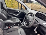 Peugeot 208 Image 2