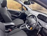 Peugeot 208 Image 2
