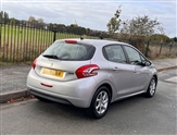 Peugeot 208 Image 6