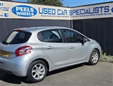 Peugeot 208 Image 6