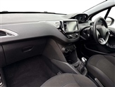 Peugeot 208 Image 2