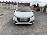 Peugeot 208 Image 2