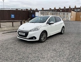 Peugeot 208 Image 3