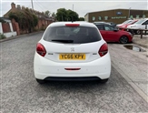 Peugeot 208 Image 6