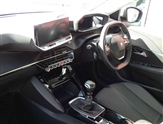 Peugeot 208 Image 2