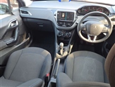 Peugeot 208 Image 3