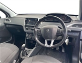 Peugeot 208 Image 6