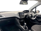 Peugeot 208 Image 2