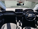Peugeot 208 Image 6