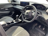 Peugeot 208 Image 6