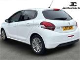 Peugeot 208 Image 2