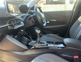 Peugeot 208 Image 3