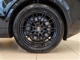 Porsche Cayenne Image 4