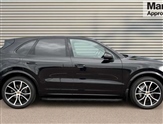 Porsche Cayenne Image 2