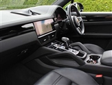 Porsche Cayenne Image 3