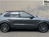 Porsche Cayenne Image 2