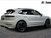 Porsche Cayenne Image 2