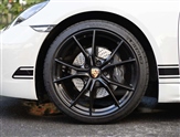 Porsche Cayman Image 4