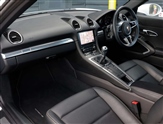 Porsche Cayman Image 3