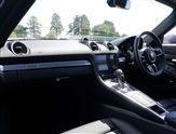 Porsche Cayman Image 6
