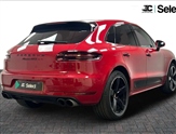 Porsche Macan Image 2