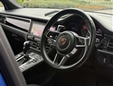 Porsche Macan Image 4