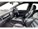 Porsche Macan Image 2