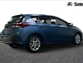 Toyota Auris Image 2