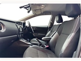 Toyota Auris Image 2