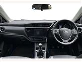Toyota Auris Image 6