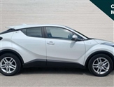 Toyota C-HR Image 2