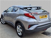 Toyota C-HR Image 2