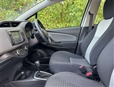Toyota Yaris Image 6
