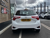 Toyota Yaris Image 6