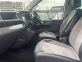 Volkswagen Caravelle Image 2