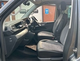 Volkswagen Caravelle Image 2