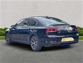 Volkswagen Passat Image 2