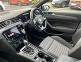 Volkswagen Passat Image 2