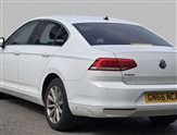 Volkswagen Passat Image 2