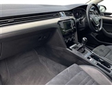 Volkswagen Passat Image 2