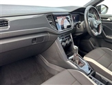Volkswagen T-Roc Image 2
