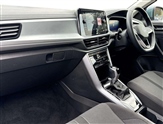 Volkswagen T-Roc Image 2